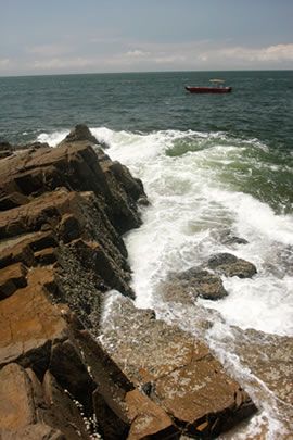 中國香港世界地質公園 (甕缸群島)