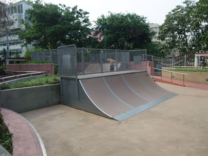 滾軸溜冰場 (柴灣池畔公園)