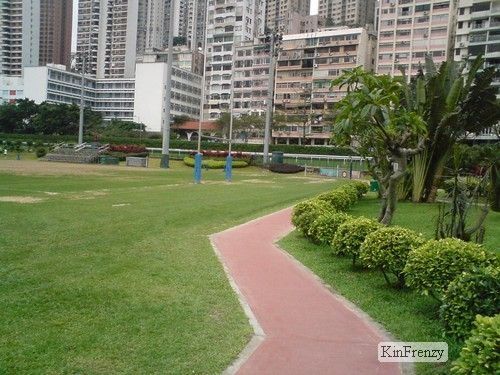 跑馬地遊樂場及黃泥涌道新月花園