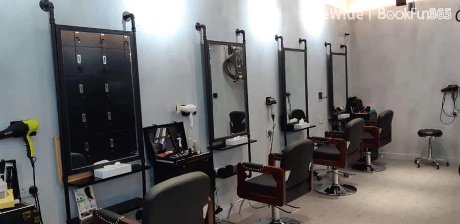 Circle in hair studio